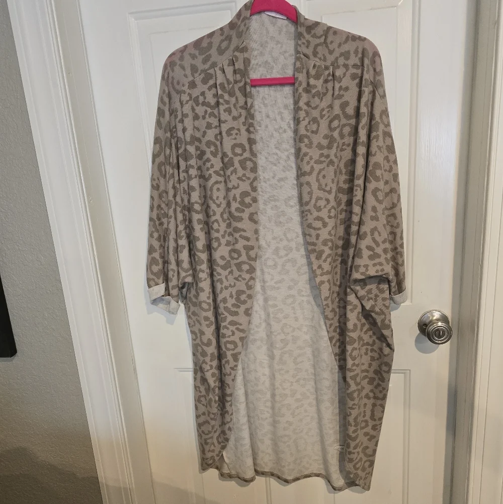 Leopard Print Open Front Kimono - Picture 2 of 3